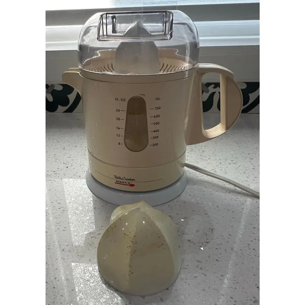 Vintage BETTY CROCKER ELECTRIC CITRUS JUICER Model BC-1473 24 OZS. AUTO REVERSE